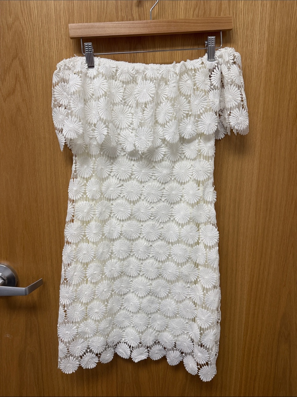 Trina Turk White Off-Shoulder Floral Crochet Mini Resortwear Beach Dress Size M